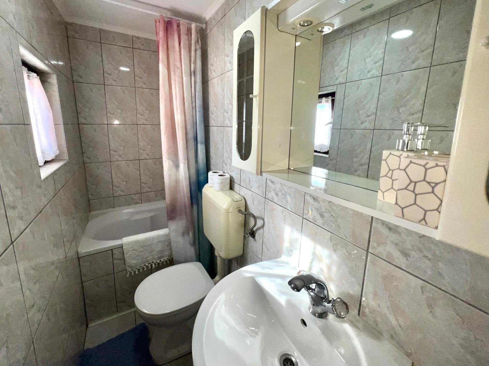 Hani Studio Apartment Сараєво Екстер'єр фото